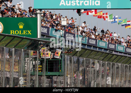 Melbourne, Australie. Mar 26, 2017. Sport Automobile : Championnat du Monde de Formule un 2017, 26 mars, 2017, Melbourne : Championnat du Monde de Formule 1 de la FIA, la finition drapeau, Zielflagge Australian Grand Prix de Formule 1 à l'Albert Park le 26 mars 2017 à Melbourne, Australie. (Photo de Hoch Zwei) | Conditions de crédit dans le monde entier : dpa/Alamy Live News Banque D'Images