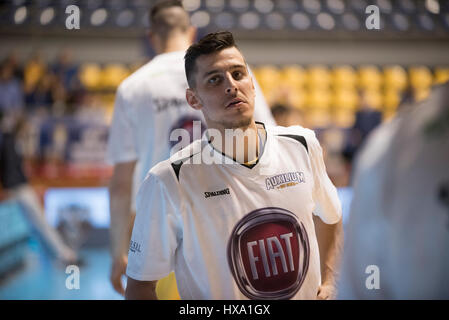 Turin, Italie. 26 mars 2017 un match de basket-ball ; Fiat Turin contre Cantù, au Palaruffini Crédit photo : Alberto Gandolfo/Alamy Live News Banque D'Images