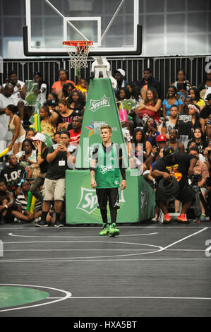 Justin Bieber chanteur assiste à la célébrité de l'image-objet jeu de basket-ball au cours de l'expérience au PARI 2014 A.L. Vivre le 28 juin 2014 à Los Angeles, Californie. Banque D'Images