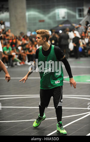 Justin Bieber chanteur assiste à la célébrité de l'image-objet jeu de basket-ball au cours de l'expérience au PARI 2014 A.L. Vivre le 28 juin 2014 à Los Angeles, Californie. Banque D'Images