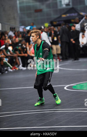 Justin Bieber chanteur assiste à la célébrité de l'image-objet jeu de basket-ball au cours de l'expérience au PARI 2014 A.L. Vivre le 28 juin 2014 à Los Angeles, Californie. Banque D'Images