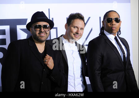 (L-R) Mark Calderon, Martin Kember et Kevin 'K.T.' Thornton de Color Me Badd poser dans la salle de presse au BET Awards 2014 dans Nokia Plaza Los Angeles. Vivre le 29 juin 2014 à Los Angeles, Californie. Banque D'Images