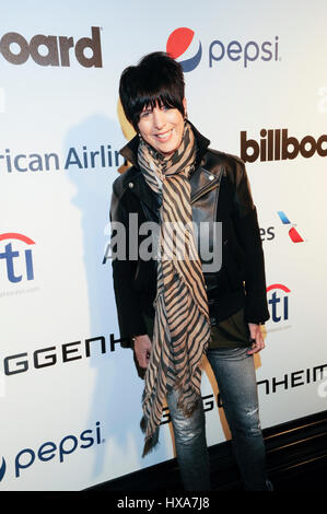 Diane Warren assiste au Billboard 100 2014 Power party au Théâtre Emerson le 23 janvier 2014 à Hollywood, Californie. Banque D'Images