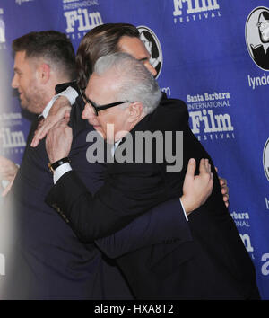 Martin Scorsese et Leonardo DiCaprio serrant à la 29e Santa Barbara International Film Festival Cinema Vanguard Award à l'Arlington Theater le 6 février 2014 à Santa Barbara, en Californie. Banque D'Images