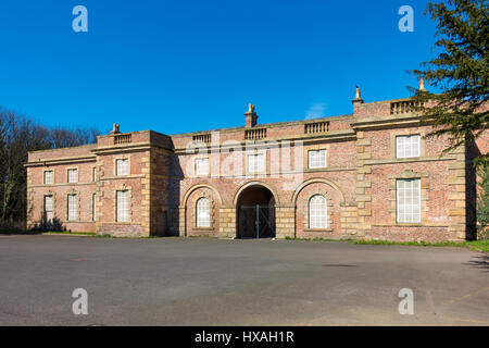 Ancienne étable classé Grade 2 en attente au réaménagement de l'emplacement de l'ancien hôtel de Kirkleatham, Redcar Cleveland Yorkshire du Nord Banque D'Images