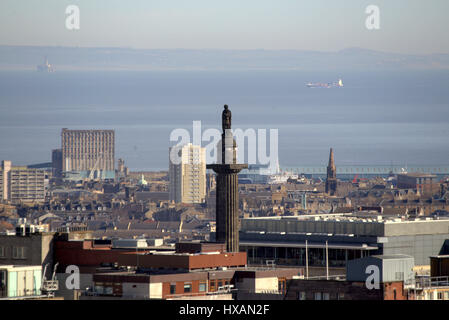 Statue de Henry Dundas panorama aérien du château d'Édimbourg au-dessus de la ville jusqu'à la place St Andrews au centre du monument colum Melville d'Édimbourg Banque D'Images