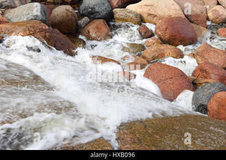 Cascade dans un parc de la ville de Kotka, Finlande Banque D'Images