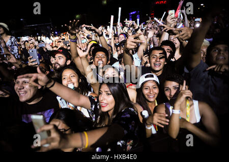 2014 Auditoire,,California,Concert,foule,Vivre,Los Angeles,Music,Music Festival,USA,musique,Uforia Festival participants,fans,sur scène,l'exécution,effectue