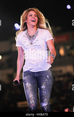 Shakira effectue sur scène pendant 102,7 RADIO KIIS FM's Wango Tango 2014 à StubHub Center le 10 mai 2014 à Los Angeles, Californie. Banque D'Images