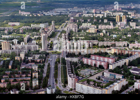 Vue aérienne d'une grande ville dans le nord de l'Europe, Fédération de Russie, Saint-Pétersbourg, la périphérie des villes, la construction de la seconde moitié du XX siècle. Star Banque D'Images