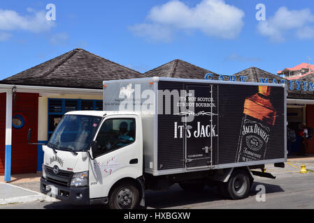 Marigot, St, Martin - 2 mars, 2017 : Jack Daniels, le whiskey américain les plus vendus dans le monde, d'un camion garé en face de la gare maritime à l'habitant Banque D'Images