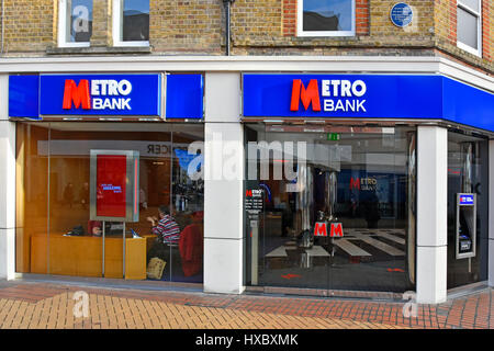 Direction générale de la Banque métro signes et logos sur un coin du High Street Chelmsford Essex England UK Banque D'Images