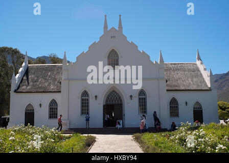 L'Église réformée néerlandaise, datant de 1846, est considérée à Franschhoek, une partie de la zone de production de vin d'Afrique du Sud 10 mars 2017. © John Voos Banque D'Images