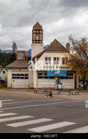 1936 La Caserne de Jasper, sur la rue Main, qui est maintenant utilisé comme artiste Jasper's Guild, Jasper, parc national de Jasper, Canada. Banque D'Images