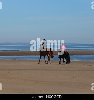 Les cavaliers sur la plage de Tentsmuir Fife Ecosse Mars 2017 Banque D'Images