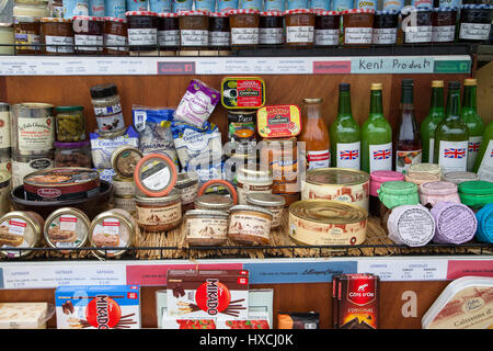 Cuisine maison produits affichés sur un étal de marché, rye, East Sussex, UK Banque D'Images