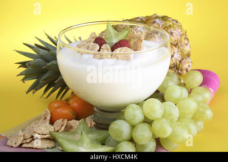 Le yogourt aux fruits, yaourt mit Fruechten Banque D'Images