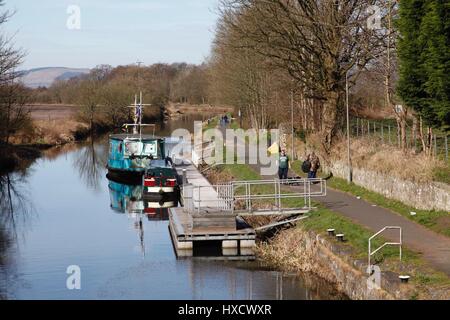 Kirkintilloch Glasgow, 27 mars 2017. Matin ensoleillé le long de la Forth and Clyde Canal. Alan Oliver/Alamy Live News. Banque D'Images