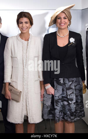 Amsterdam, Pays-Bas. Mar 27, 2017. La Reine Máxima des Pays-Bas et Juliana Awada de la République argentine à l'Anne Frank à Amsterdam, le 27 mars 2017, à la 1ère des 2 jours de visite à l'État la République argentine aux Pays-Bas Photo : Albert Nieboer/ Pays-Bas OUT/Point de vue - PAS DE SERVICE DE FIL - Photo : Pre/Albert/RoyalPress Nieboer/dpa/Alamy Live News Banque D'Images