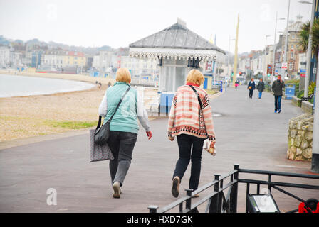 Dorset, UK. Mar 28, 2017. Météo britannique. Pour commencer une belle et chaude mais Dorset Weymouth en crédit : Stuart fretwell/Alamy Live News Banque D'Images