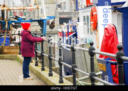 Dorset, UK. Mar 28, 2017. Météo britannique. Pour commencer une belle et chaude mais Dorset Weymouth en crédit : Stuart fretwell/Alamy Live News Banque D'Images