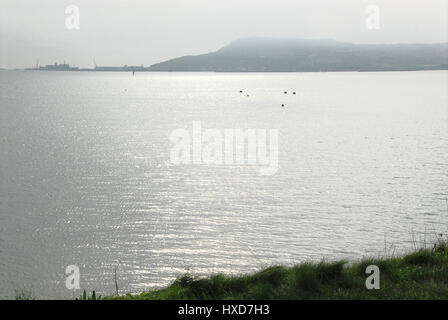 Dorset, UK. Mar 28, 2017. Météo britannique. Pour démarrer un Dorset mais bientôt le soleil brûle au large de la brume du matin qui pèsent sur l'Île de Portland, dans le Dorset Crédit : Stuart fretwell/Alamy Live News Banque D'Images