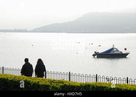 Dorset, UK. Mar 28, 2017. Météo britannique. Pour démarrer un Dorset mais bientôt le soleil brûle au large de la brume du matin qui pèsent sur l'Île de Portland, dans le Dorset Crédit : Stuart fretwell/Alamy Live News Banque D'Images