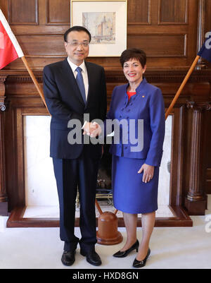 Auckland, Nouvelle-Zélande. Mar 28, 2017. Le Premier ministre chinois Li Keqiang (L) rencontre avec le gouverneur général de Nouvelle-Zélande Patsy Reddy dans Auckland, Nouvelle-Zélande, le 28 mars 2017. Credit : Pang Xinglei/Xinhua/Alamy Live News Banque D'Images