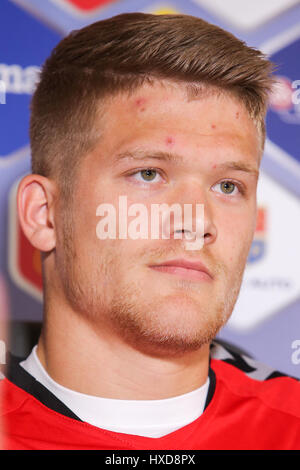 CLUJ-NAPOCA, Roumanie, 26 mars : Denmark's National Soccer player Andreas Cornelius photographié à la conférence de presse avant la Coupe du Monde 2018 jeu de football qualificatif entre la Roumanie et le Danemark, le 25 mars, à Cluj Arena Stadium, à Cluj-Napoca, Roumanie. (Photo par Mircea Rosca/Getty Images) Banque D'Images