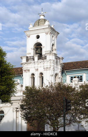 L'Equateur, Cuenca, Parque Calderon park, ancienne Cathédrale Banque D'Images