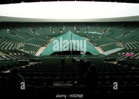 Couvre PLUIE SUR CENTRE court tennis de Wimbledon 29 Juin 1997 Banque D'Images