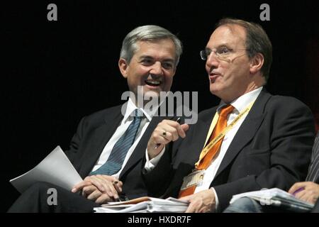 CHRIS HUHNE MP & SIMON HUGHES MP Parti libéral démocrate 21 Septembre 2010 L'AAC LIVERPOOL ANGLETERRE Banque D'Images