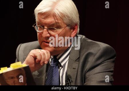 FRANK-WALTER STEINMEIER ET HOMME POLITIQUE ÉTRANGÈRE ALLEMANDE MI 25 mai 2009 BERLIN ALLEMAGNE Banque D'Images