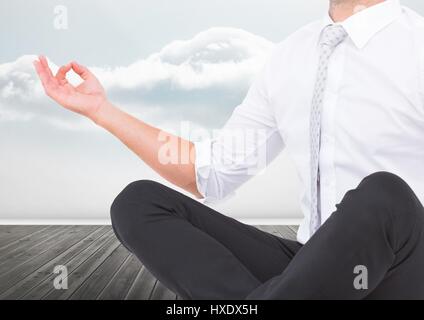 Digital composite de l'homme paisible méditation par les nuages Banque D'Images