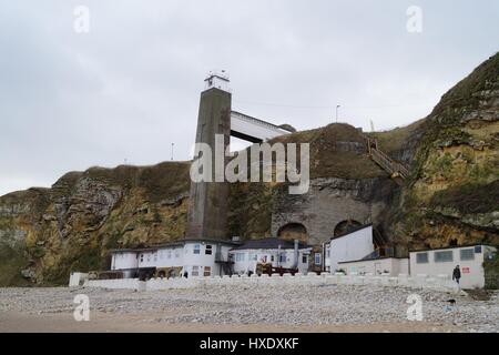 Plage, Marsden marsden grotto South Shields Banque D'Images