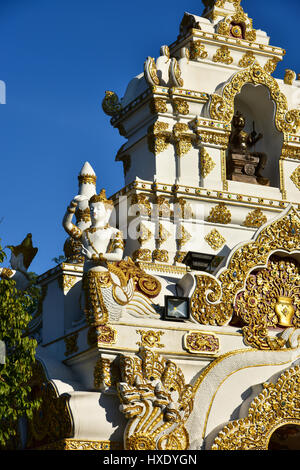 Détail de l'architecture du temple Sao Inthakin complexe de Wat Chedi Luang Worawihan, Chiang Mai - Thaïlande Banque D'Images