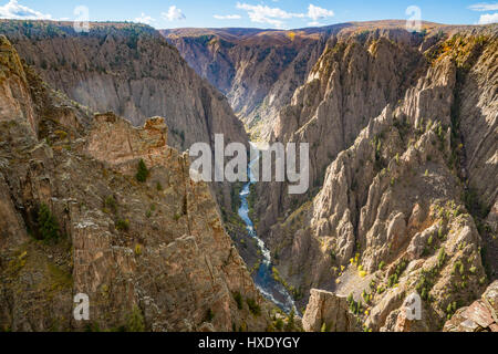 Donnent sur le long Black Canyon of the Gunnison, Colorado NP Banque D'Images