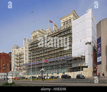 Grand Hotel Brighton, enveloppé dans un échafaudage au cours de travaux de rénovation, Mars 2017 Banque D'Images