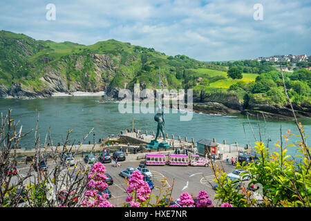 Royaume-uni, Angleterre du Sud-Ouest, North Devon, Ilfracombe, vue de l'entrée de port d''Ilfracombe avec l'énorme statue de bronze Verity Banque D'Images