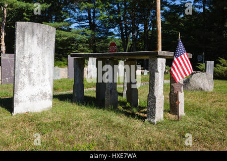 Inhumation de Rév. Pasteur Samuel cachés dans cimetière, situé à côté de coordination Rock à Tamworth, New Hampshire, USA. Banque D'Images