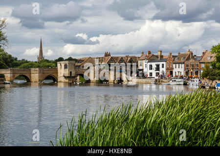 Vue de la rivière Great Ouse et vers le Pont de St Ives, St Ives, Cambridgeshire, Angleterre Banque D'Images