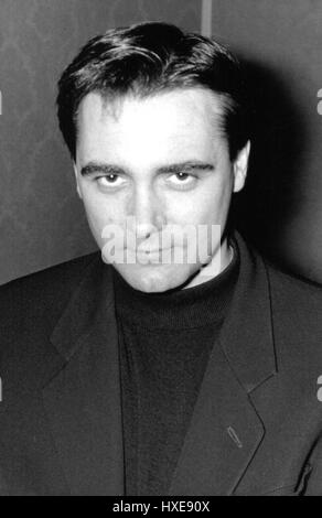 Tony Slattery, comédien et acteur britannique, assiste à un appel de la photo pour le lancement de la télévision montrent l'improvisation dont la ligne est de toute façon à Londres, Angleterre le 9 janvier 1991. Banque D'Images