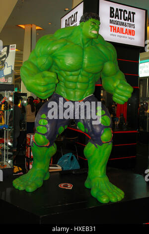 BANGKOK - MAI. 11 : un modèle de Hulk en Thaïlande Comic Con 2014 le 11 mai, 2014 à Siam Paragon, Bangkok, Thaïlande. Banque D'Images