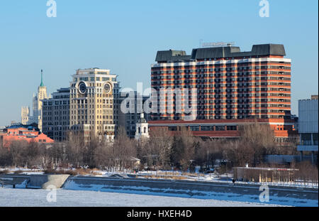 Moscou, voir de "Président" de l'hôtel dans le centre-ville de Crimée, talus et park 'Muzeon', de l'habitation et les immeubles de bureaux Banque D'Images