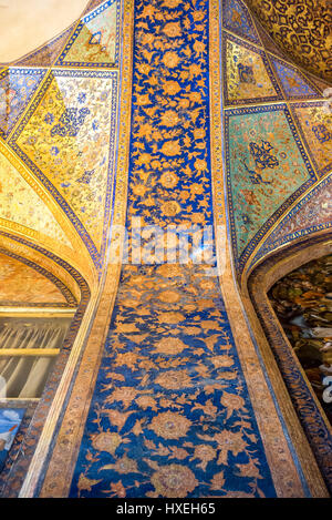 Detilas du hall principal palais de quarante colonnes (Chehel Sotoun) à Ispahan, capitale de la Province d'Ispahan en Iran Banque D'Images