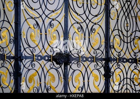 Porte d'entrée en fer forgé orné d'du monastère de Strahov, Prague, République Tchèque Banque D'Images