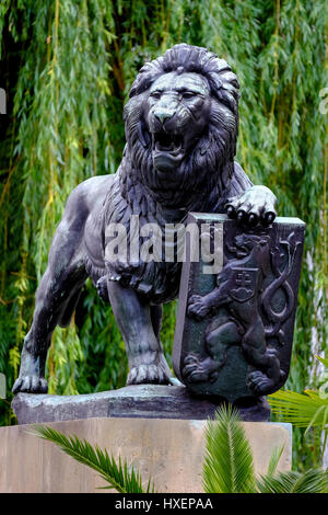 Sculpture en bronze de la République tchèque par Bohemus lion Kafka (1878-1942), érigée en 1936 dans la cour de la monastère de Strahov, Prague, République Tchèque Banque D'Images