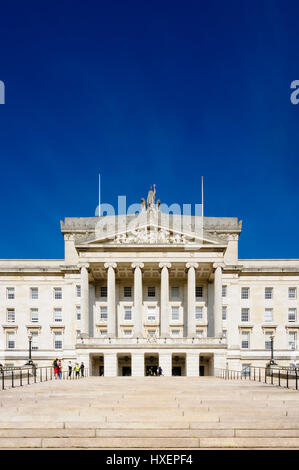 Étapes conduisant à des édifices du Parlement, de Stormont, à Belfast, accueil de l'Assemblée d'Irlande du Nord. Banque D'Images