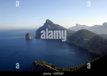 Le paysage et le paysage est impressionnant au côté nord de Majorque où vous trouvez à Cap de Formentor. Du point de vue vous voir bleu de la mer et des terres rocheuses Banque D'Images