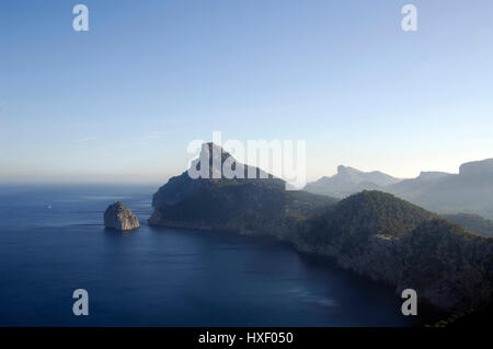 Le paysage et le paysage est impressionnant au côté nord de Majorque où vous trouvez à Cap de Formentor. Du point de vue vous voir bleu de la mer et des terres rocheuses Banque D'Images